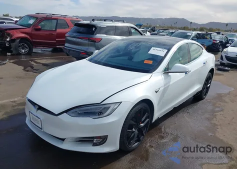 2018 Tesla Model S 100D/75D/P100D z USA, uszkodzony, nr VIN 5YJSA1E47JF271731